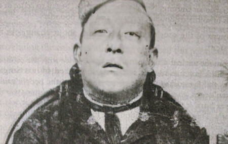 माइकल हटको किताब 'अनबिकमिङ सिटिजन्स' मा प्रकाशित गर्जमान गुरूङको तस्बिर।